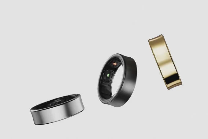 Nhẫn Samsung Galaxy Ring trong hộp sạc trong suốt