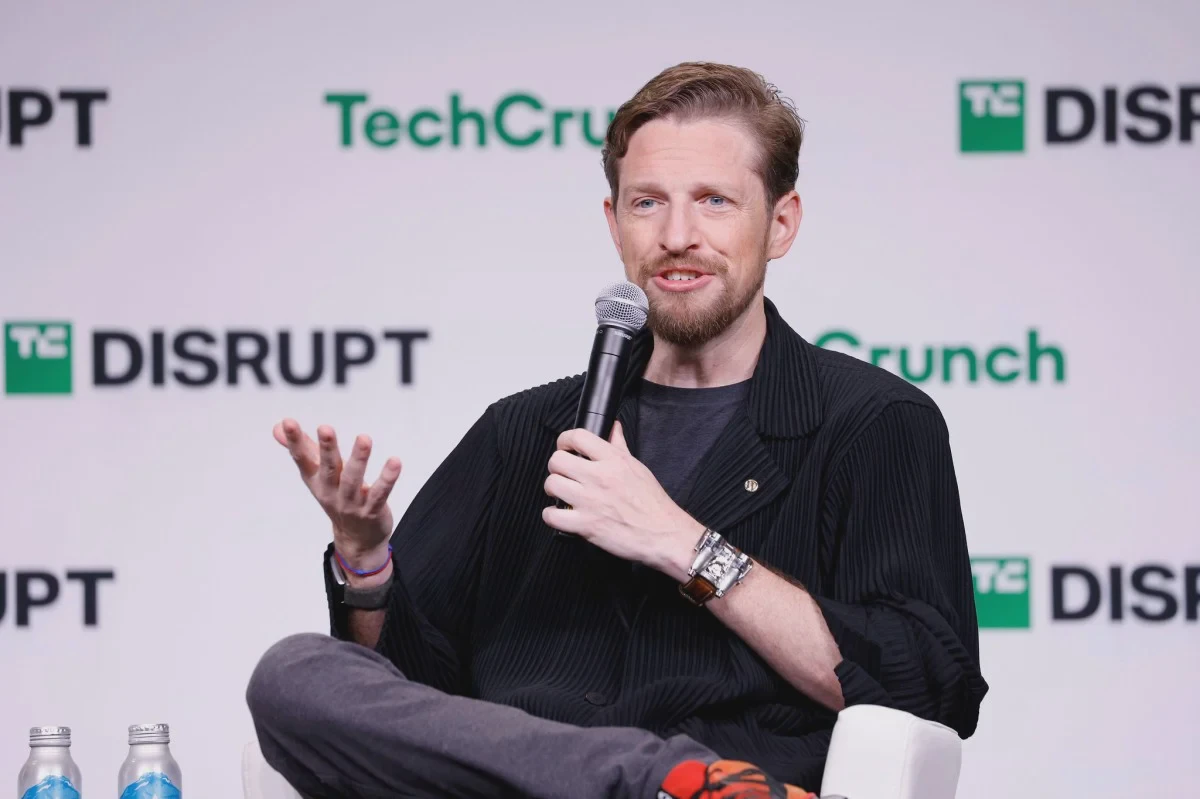 Matt Mullenweg phát biểu tại một sự kiện công nghệ