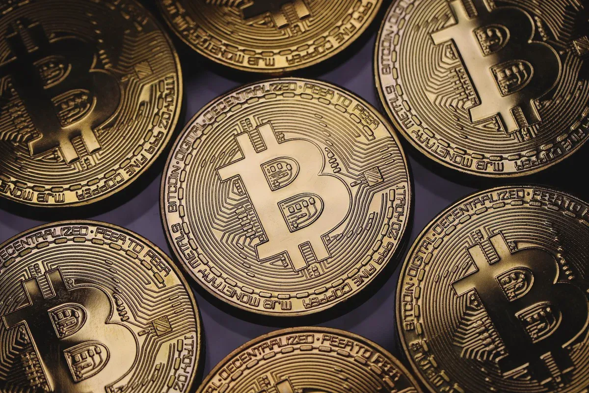 Đồng Bitcoin tượng trưng cho tài sản trong ví tiền số Trezor