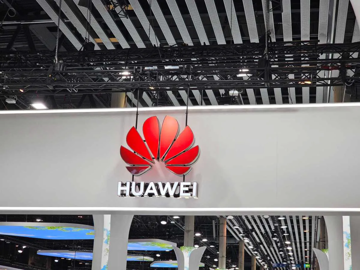 Biển hiệu Huawei tại một triển lãm công nghệ