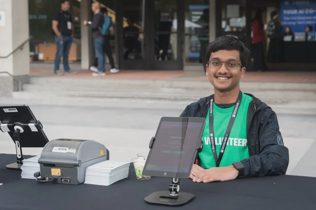Các tình nguyện viên làm việc tại sự kiện TechCrunch Disrupt