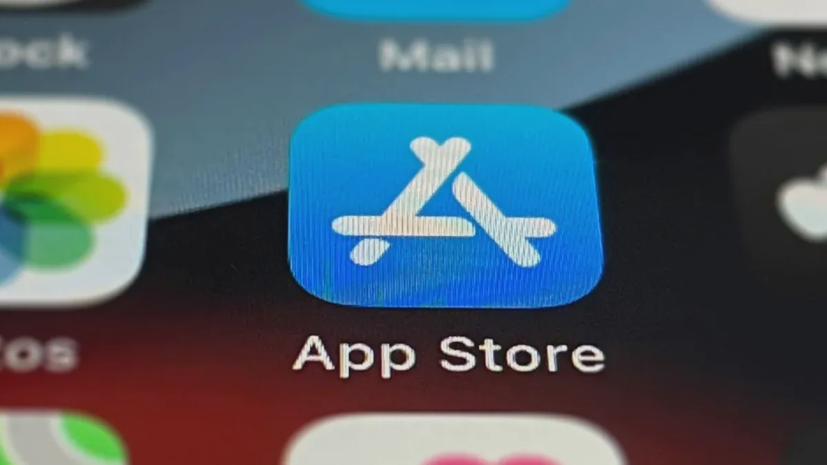 Biểu tượng cửa hàng ứng dụng hiển thị trên màn hình điện thoại Apple