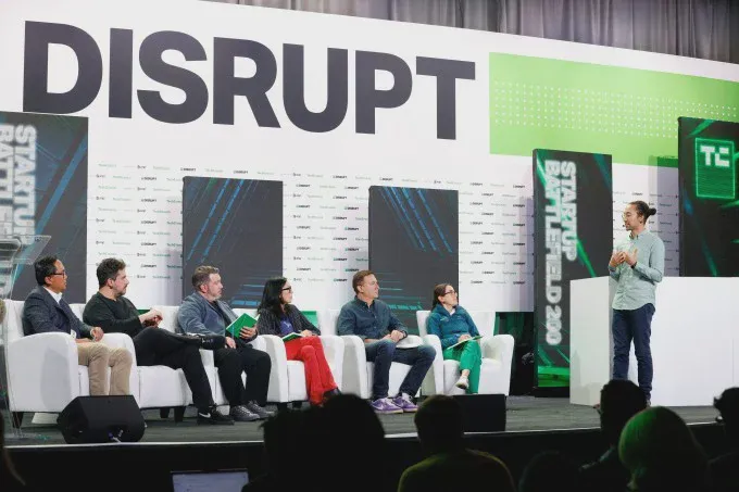 Sân khấu cuộc thi Startup Battlefield tại sự kiện TechCrunch Disrupt