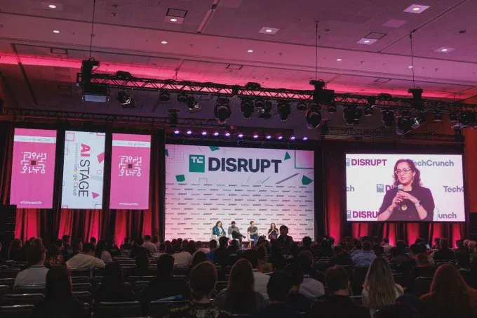 Khán giả theo dõi phiên thảo luận về trí tuệ nhân tạo tại Disrupt