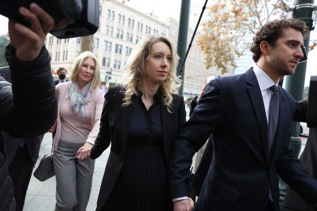 Phim Nathan Fielder về Elizabeth Holmes ra rạp 16/10