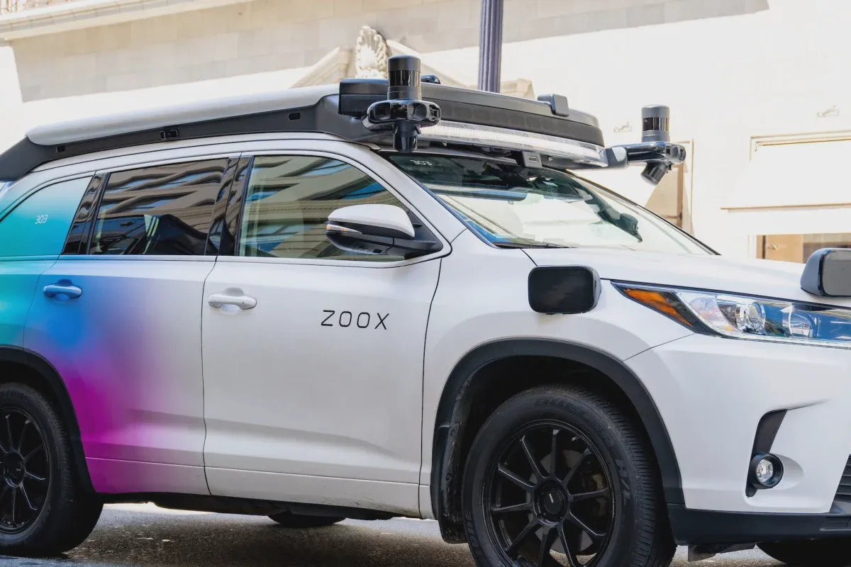 Xe thử nghiệm Zoox Highlander lưu thông trên đường phố