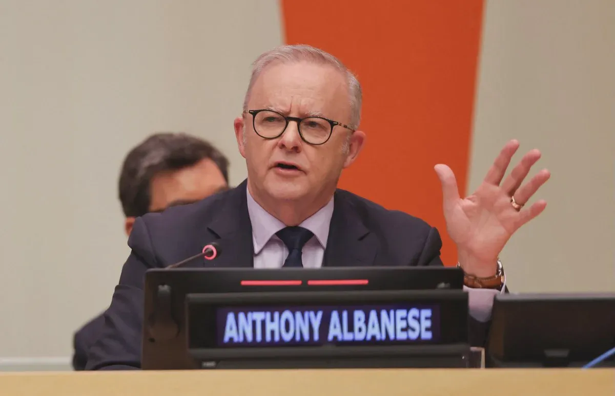 Thủ tướng Australia Anthony Albanese phát biểu trước báo giới
