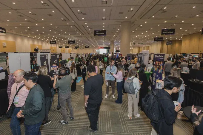 Đông đảo khách tham quan khu triển lãm TechCrunch Disrupt tại San Francisco