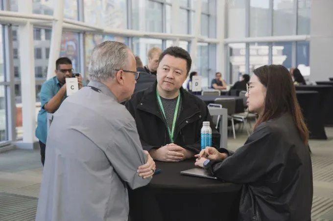 Người tham dự trao đổi trực tiếp với nhà đầu tư tại TechCrunch Disrupt