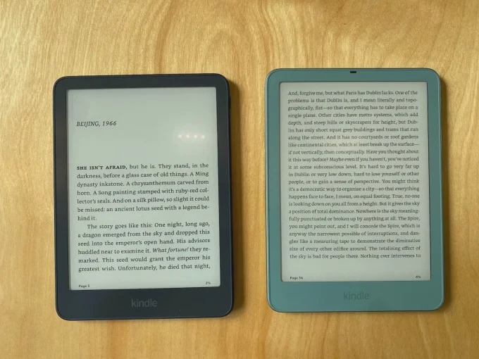 Các phiên bản Kindle mới đặt cạnh nhau với nhiều màu sắc