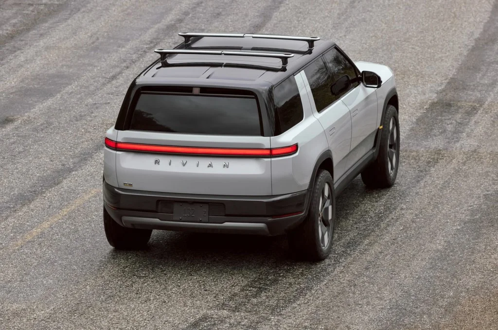 Rivian triệu hồi R2 vì cụm pin siết chưa đủ lực