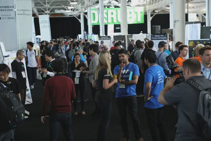 Khách tham dự tại khu triển lãm TechCrunch Disrupt