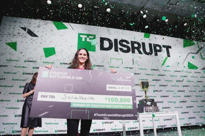 Valentina Agudelo Vargas nhận chiến thắng trên sân khấu Startup Battlefield 2024