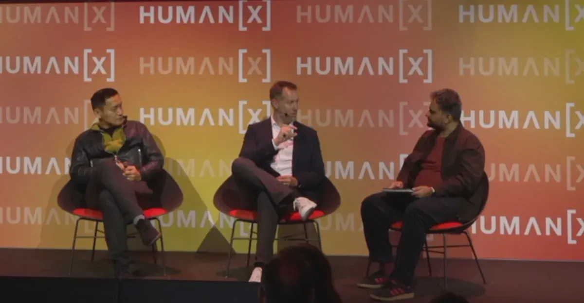 Shawn Wen, Alex Gay và Ivan Mehta thảo luận về AI giọng nói trên sân khấu