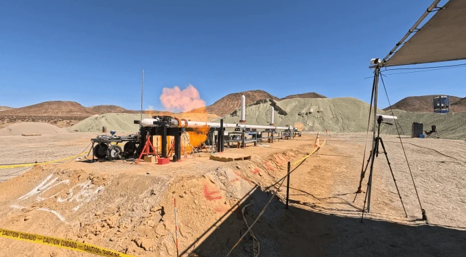 Đại bác đa điểm phun của Longshot khai hỏa tại California