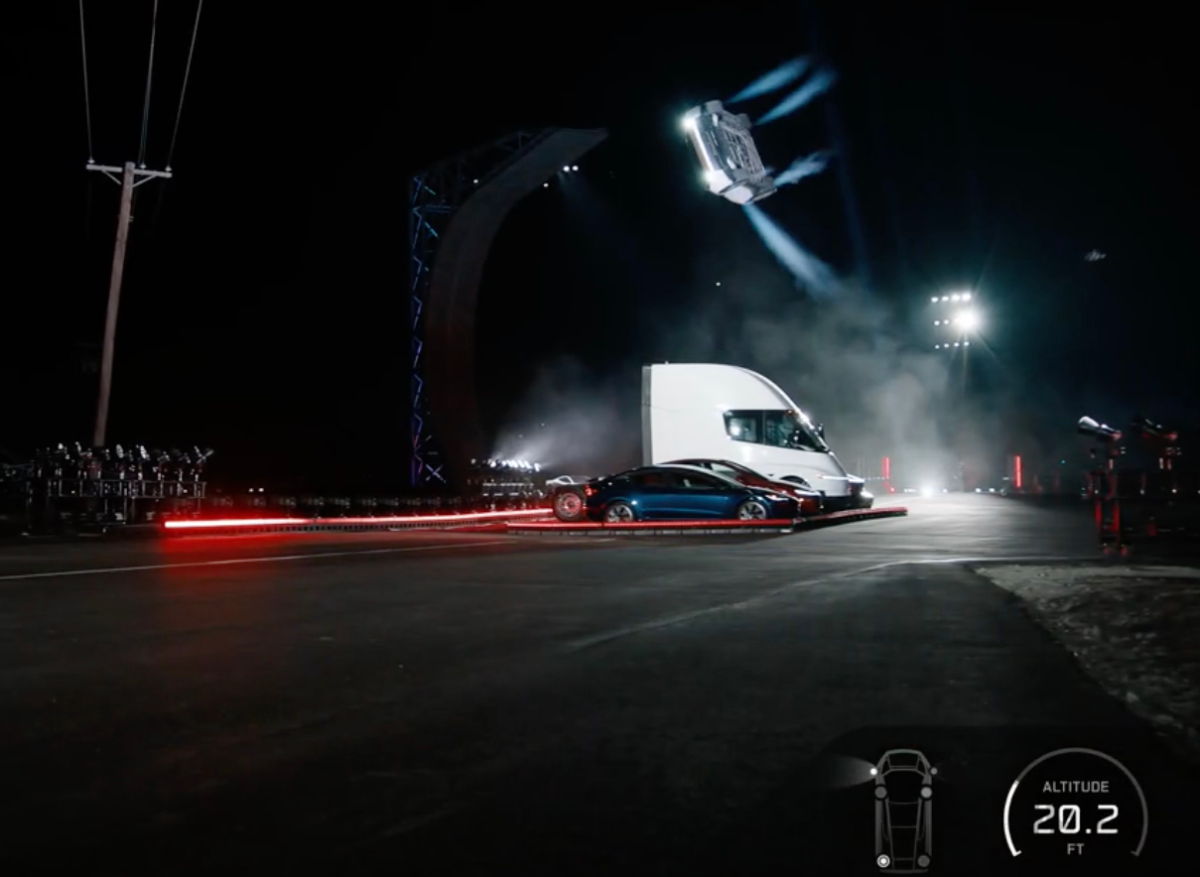 Tesla Roadster dùng công nghệ SpaceX có thể bay