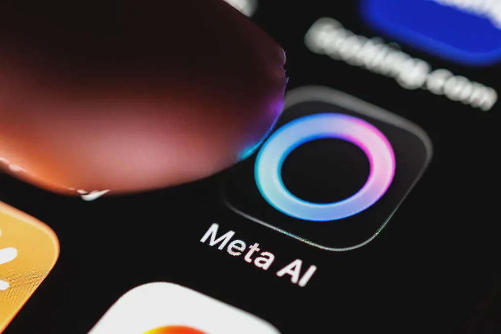Biểu trưng Meta AI trên màn hình điện thoại thông minh