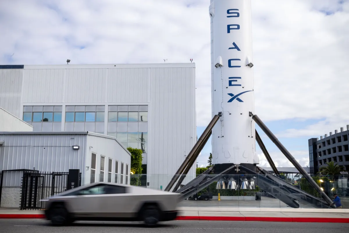 Sáp nhập SpaceX và Tesla: Hội đồng lập ủy ban