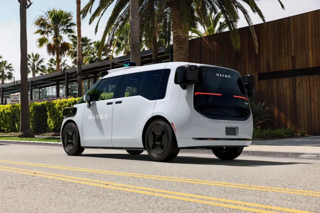 Waymo đón khách tại sân bay Las Vegas
