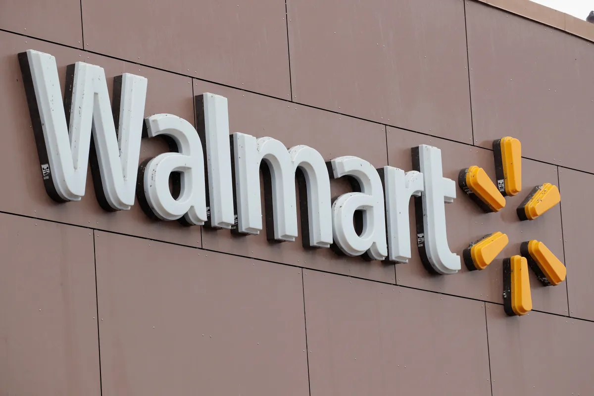 Amazon chặn tác tử AI, Walmart mở Agent Gateway