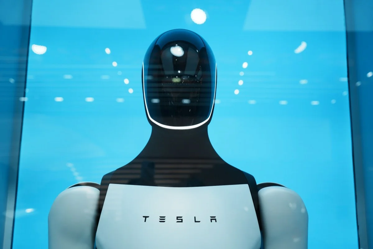 Tesla sản xuất robot Optimus, lợi nhuận giảm 43%