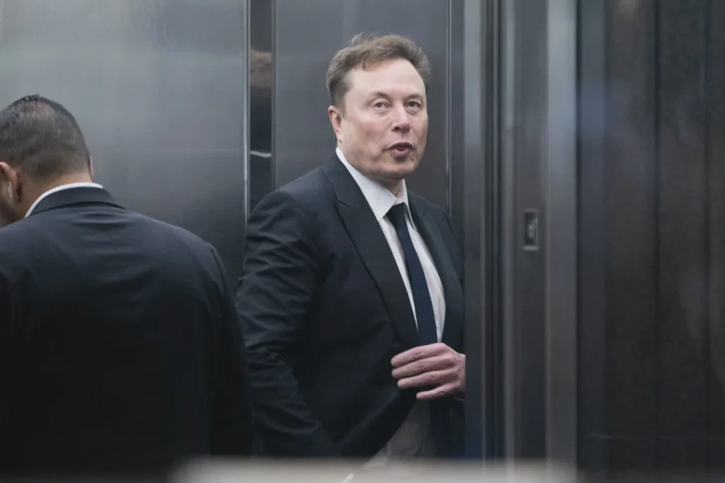 Elon Musk xuất hiện tại một sự kiện công khai
