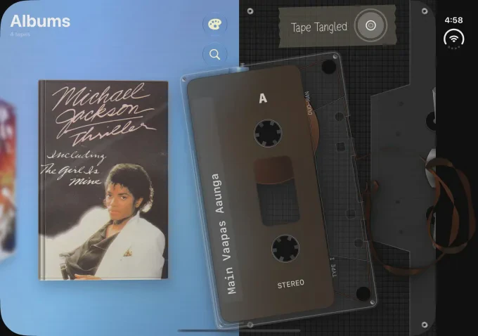 Deck-Man mô phỏng máy cassette trên màn hình mở của iPhone Duo
