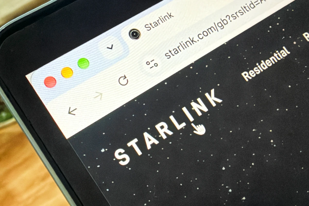 Các thiết bị thu tín hiệu vệ tinh Starlink đặt ngoài trời